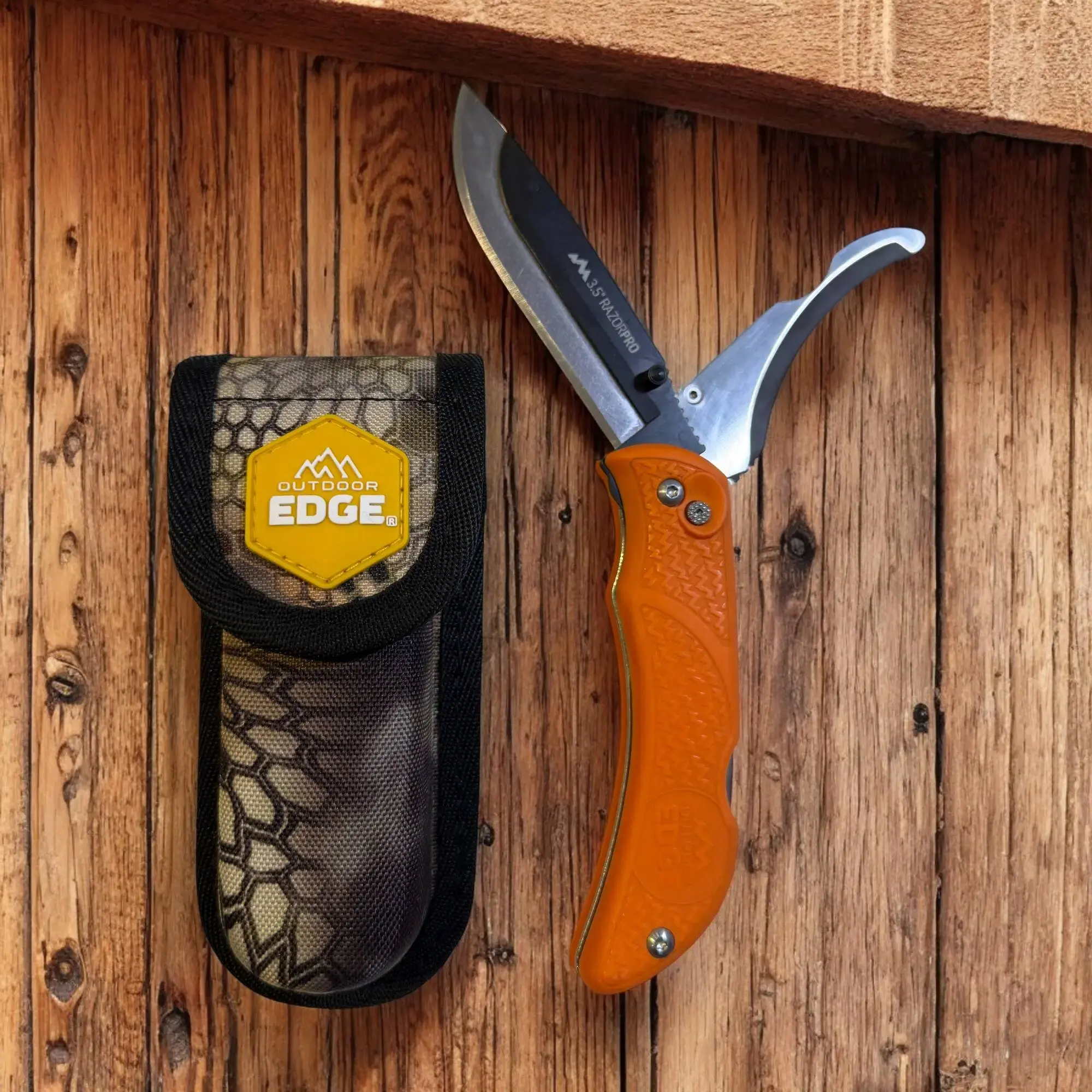 Outdoor Edge Razor-Pro 2025 foldekniv med udskiftelig klinge og gut hook