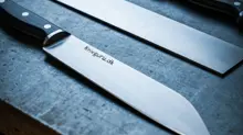 Damaskus kniv 2026 – guide til stål, lag og hårdhed | Knivguru.dk